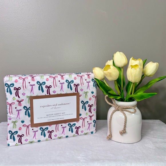 🎀 NEW!! Cupcakes and Cashmere Fa La La Bows Queen sheet set - Picture 2 of 8